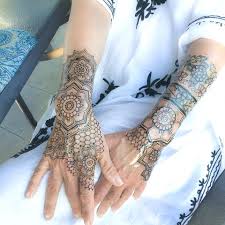 It also serves to seal the henna and protect the design. Aftercare Bella Henna