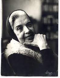 Medeniyetimizin Unutulmaz Şahidi Münevver Ayaşlı