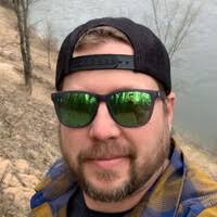 300+ perfiles de «Larson»