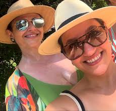 Feliz dia a todas as mães que acima de tudo precisam de muita coragem pra  enfrentar todos os desafios do maternar desde antes de seus filhos chegarem  até o dia de dizer