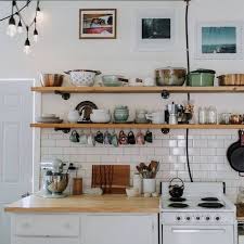 Marre Du Stainless Vive Les Vieux Electros Dans Les Cuisines Modernes De La Ruelle Au Salon Cuisine Moderne Etagere Murale Cuisine Decoration Cuisine