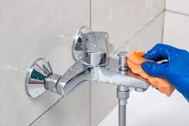 Homemade cleaners baking soda and vinegar. How To Clean Soap Scum Ultimate Guide Oh So Spotless