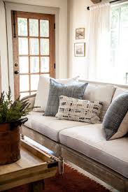 Fixer Upper Season 4 Episode 14 The Hot Sauce House Chip And Joanna Gaines Waco Tx Rustic Italian Living Wnetrza