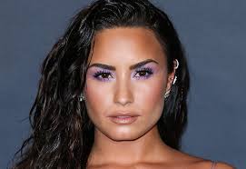 Полное имя — деметрия девонн ловато (demetria devonne lovato). Demi Lovato Rasskazala Kak Boretsya S Depressiej Posle Pandemii
