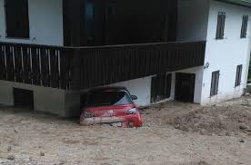 Hochwasser sorgt für katastrophenalarm das tief bernd ist von westeuropa und dem westen deutschlands richtung osten und süden weitergezogen. Ksiwsoplf4oq2m