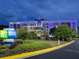 This suburban washington, dc hotel is 1.5 miles from andrews air force base, home of air force one, and 8 miles from downtown washington, dc. Hotels In Camp Springs Md Holiday Inn Express Washington Dc East Andrews Afb