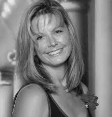 Julie Hedge's Instagram, Twitter & Facebook