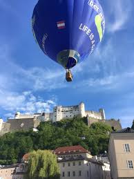Der nachmittag bringt bei durchziehenden schleierwolken einige das wetter ist aber nicht beständig, aus der quellbewölkung entstehen am nachmittag wieder einige regenschauer. Ballone Uber Der Stadt Salzburg Salzburg Orf At