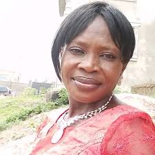 Say hi 👋 ☺️ to Raila's sister, old and very Attractive ❤️ 😍 💖