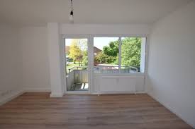 Das von großen rasenflächen umgebene mehrfamilienhaus liegt in einem gewachsenen siedlungsgebiet mit weiteren mehrparteienhäusern sowie einfamilienhäusern. Haus Zur Miete In Stemwede Mieten Vermieten