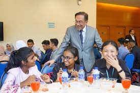 Port dickson beach resort photo by: Anwar Ibrahim On Twitter Menyantuni Para Pelajar Tingkatan 6 Sekolah Menengah Kebangsaan Tinggi Port Dickson Yang Hadir Ke Parlimen Hari Ini Seramai 132 Pelajar Dan Guru Hadir Untuk Mendengar Dan Ikuti Perbahasan