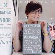 Pin Op Krullenknippen Krullenkapper Knippen Krullen Krulknippen Kapper Hairstyles Curls Curly