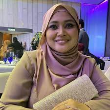 Bagai langit dengan bumi ye dua jenis shampoo ni. NASIB BAIK I STOP SEBELUM  BOTAK 👨🏻‍🦲🤌🏻🤌🏻 Selsun blue : -1/5 La flor anti hair fall : 5/5