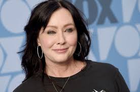 Bowen in season 2 as well as zile when he shapeshifted into prue. Q9ouxtzztyxt0m