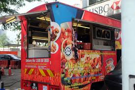 Kalau korang perasan, konsep perniagaan 'food truck' kat malaysia sekarang ni macam cendawan tumbuh lepas hujan. Mat Rock Food Truck Nasi Ayam Goreng Kunyit Rebecca Saw