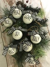 Black And White Plaid Christmas Wreath You Need A New Style For Your Christmas Tree This Year Black And White Checkered Plai Christmas Tree Themes Buffalo Plaid Christmas Tree Black Christmas Trees