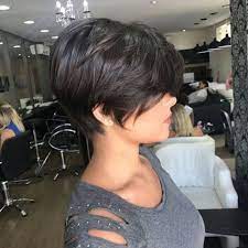 32 Meilleures Couleurs Pour Coupes Courtes Tendance Ete 2020 Coupe De Cheveux Coupe De Cheveux Courte Coiffures Courtes Avec Frange