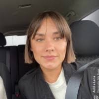 Elsa Wright's Instagram, Twitter & Facebook