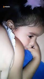 🥺😭💔Ayer su papá quedó de festejar el año nuevo con ella, estaba feliz  por verlo, la bañé la puse linda, lo esperaba muy ansiosa, pasaron las  horas y el nunca llegó, desconsolada