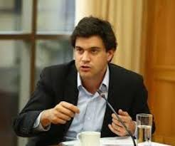 Nació en santiago, el 14 de marzo de 1985. Jefe De Bancada De Rn Diputado Sebastian Torrealba Admitio Vinculo Con Afp Y Protagonizo Tenso Momento En Tv Ver Video