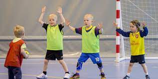 Her ser du et utdrag av våre videoer. Barnehandball Handball No