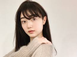 mitsuki shiina 椎名美月 on instagram rmk アーティストスタイルキット 2019を使用したメイク 分かりづらいですが 下瞼キワに赤のシャドウいれて まぶたはキラキラで冬らしさを ニットは verybrain 着心地良い ふわふわ rm スタイル アーティスト