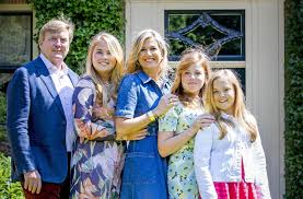 $76.69 previous price $76.69 + $8.55 shipping. Drei Meisje Haus In Den Niederlanden Konig Willem Alexander Und Konigin Maxima Mit Ihren Tochtern Amalia Zweite Von Links Alexia Und Ariane Rechts Stuttgarter Nachrichten