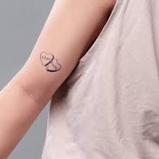 Cốc rượu độc lằn lóc trên sàn. 3 Cach Tá»± XÄƒm Hinh Ä'Æ¡n Giáº£n Nháº¥t Táº¡i Nha Inkaholic