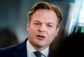 Deze commissie, die op verzoek van cda en cu is ingesteld, doet onderzoek naar de oorzaken van. 3 Belangrijke Verschillen Tussen Pieter Omtzigt En Wopke Hoekstra