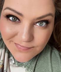 I've always thought they were green.. but idk.. they change..