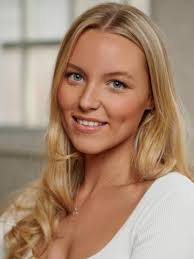 Female Commercial Artists