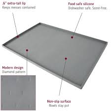 Tired of your puppy splashing, spilling and dripping water around the house? Splash Mat Silicone Dog Food Mat With Tall Lip Extra Large Leashboss