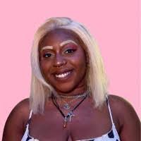 Tracey Layton's Instagram, Twitter & Facebook