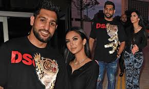 Vup.to julia maisie ss 001. Amir Khan Cosies Up To His Glamorous Wife Faryal Makhdoom During Dinner Date In Manchester Daily Mail Online