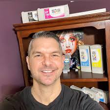 Chris Crear's Instagram, Twitter & Facebook