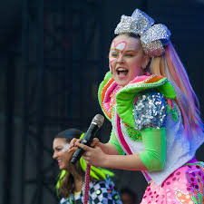 Who doesn't love a jojo bow? Jojo Siwa S Mirror Transformation Has Suddenly Made Her Palatable To Some Adults