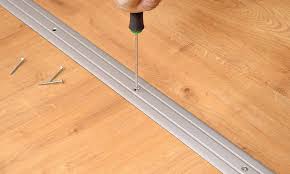 Bei der wahl der übergangsschiene sind dehnfugen und höhenunterschiede zu berücksichtigen. Ubergangsprofil Laminat Selbst De