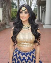 20 Bridal Hairstyles For Mehndi And Sangeet Function You Must Try At Your Wedding In 2020 Bollywood Hairstyles Indian Hairstyles Open Hairstyles