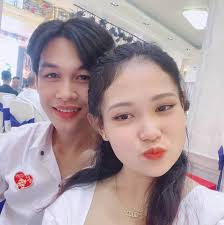 Mình cần mua chậu sành-Sứ để để gắn cây bonzai này. Ai ở TPHCM có nhắn mình  nha. Mua tầm 5 cái