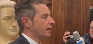 VIESTE/ SCONTRO SOTTO AL PIZZOMUNNO, GLI EX AMICI NOBILETTI E FALCONE SI  CONTENDONO ELEZIONI REGIONALI E COMUNALI.