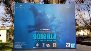 We have our first promotion pictures of s.h. The Articulation Series Ft S H Monsterarts On Twitter Out Of The Box Photos With S H Monsterarts Godzilla 2019 Poster Version First Impressions The Figure Is Made Of Entirely Translucent Materials However Parts Are Painted Over To Retain