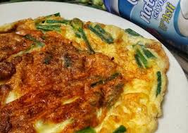 Telur dadar merupakan menu yang ringkas, namun jika dipelbagaikan dan betul teknik memasaknya, ianya pasti akan menjadi menu yang luar biasa. Resepi Telur