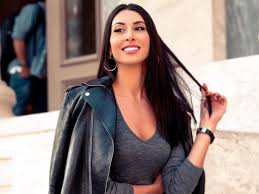 Η ηθοποιός ηλιάνα αραβή η οποία έγινε γνωστή από το σίριαλ «τατουάζ», κατήγγειλε στην εκπομπή «έλα χαμογέλα» πως έπεσε θύμα σεξουαλικής παρενόχλησης στα 17 της χρόνια. Ygdhafweoppumm