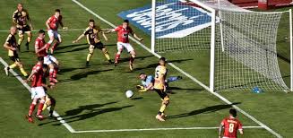 Sigue el minuto a minuto del duelo entre canarios y azules, que se juega este domingo 27 de junio por la segunda ronda de la copa chile, en as.com. Fuetendencia Futbol Chileno