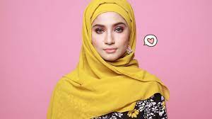 Bila anda memadukan abaya atau kimono panjang dusty pink dengan setelan serba putih, anda bisa memadukannya dengan hijab warna pink keunguan . 9 Warna Hijab Kekinian Yang Wajib Dimiliki Sudah Punya Yang Mana Moms Orami