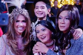 We'll be speaking to dr helena lim, consultant obstetrician and gynaecologist, to unpack this and whether delaying menopause is a possibility. 10 Potret Mewahnya Ulang Tahun Helena Lim Habiskan 7 Milyar