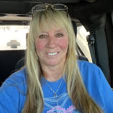 Bizzy and Lizzy learning their way around ☺️. Havoc and Tizzy said it's too  hot for exploring and went back to the barn 🫠.