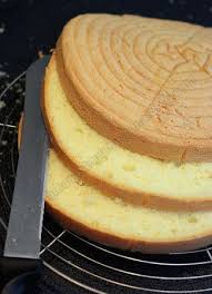 Une Genoise Poids Plume Amuses Bouche Recette Gateau Genoise Recette Genoise Recette Dessert
