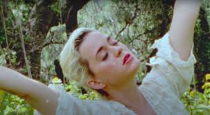 Katy perry — never worn white (single 2020). Daisies Music Video Pregnant Katy Perry Makes A Splash Los Angeles Times