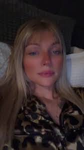 Lisa Arnett's Instagram, Twitter & Facebook